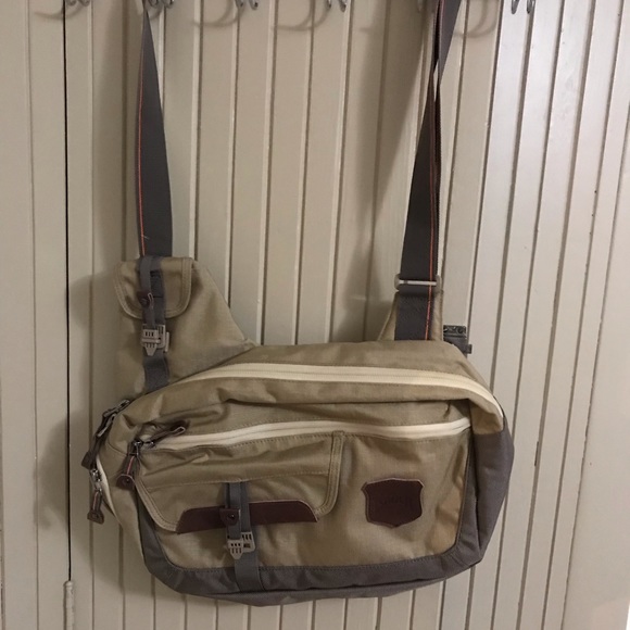 Eddie Bauer Handbags - Eddie Bauer bag. CLOSET CLEAROUT